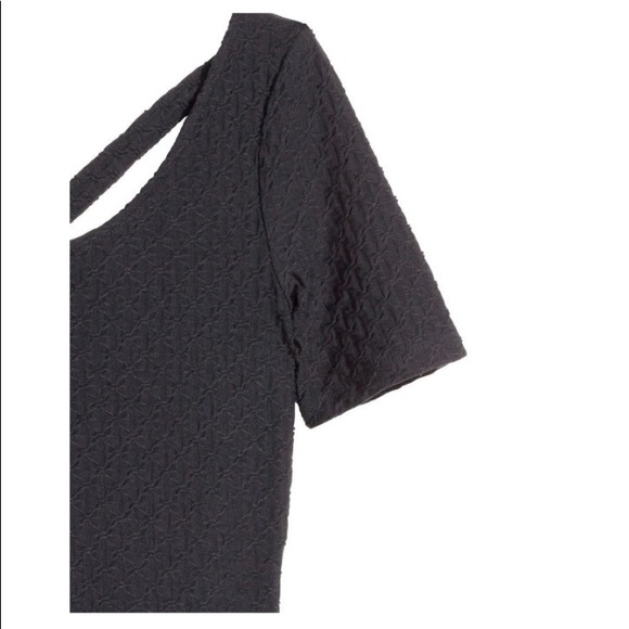 H&M Textured Dress in Black - Picture 2 of 3